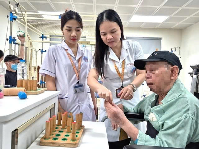 Già hóa nhanh, bệnh tật nhiều, người cao tuổi cần được chăm sóc thế nào?