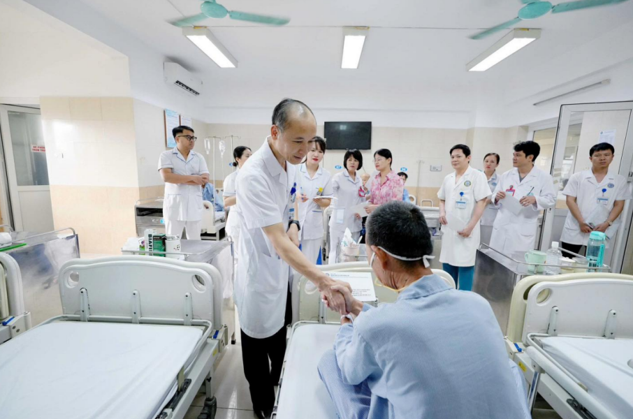 TRAO GỬI YÊU THƯƠNG – TIẾP THÊM NGHỊ LỰC: CHƯƠNG TRÌNH TRI ÂN NGƯỜI BỆNH NHÂN NGÀY QUỐC TẾ ĐIỀU DƯỠNG 12/5