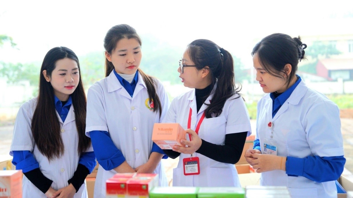 Học phí y dược tăng cao: "Giấc mơ áo trắng" trở thành lỗi trăn trở của nhiều phụ huynh