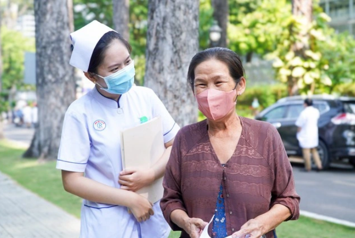 Nghề điều dưỡng: Áp lực, sợ hãi và hành trình giữ lấy sự sống Nghề điều dưỡng: Áp lực, sợ hãi và hành trình giữ lấy sự sống