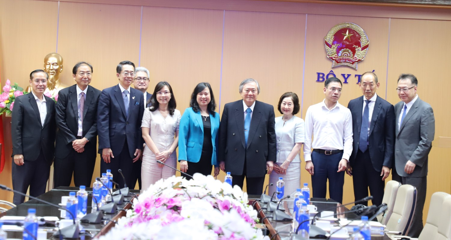 Bộ trưởng Bộ Y tế Đào Hồng Lan tiếp Chủ tịch trường Đại học Quốc tế Y tế phúc lợi Nhật Bản