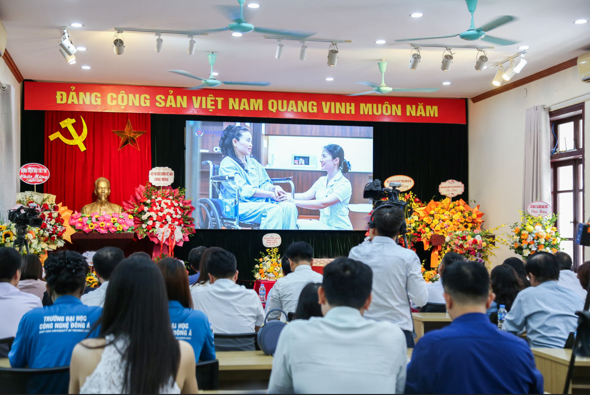 Nâng cao vị thế nghề Điều dưỡng: Bắt đầu từ sự thấu hiểu của cộng đồng Nâng cao vị thế nghề Điều dưỡng: Bắt đầu từ sự thấu hiểu của cộng đồng