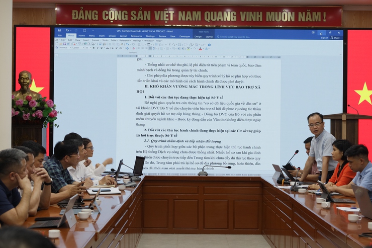 Kịp thời tháo gỡ vướng mắc, nâng cao chất lượng phục vụ người dân trong lĩnh vực y tế