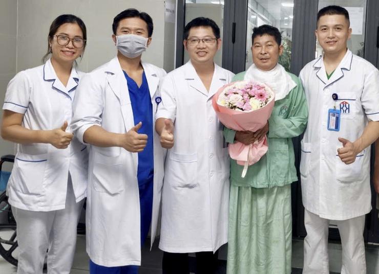 Kỳ tích cứu sống bệnh nhân ung thư hạ họng sau khi ho ra hơn 2 lít máu Kỳ tích cứu sống bệnh nhân ung thư hạ họng sau khi ho ra hơn 2 lít máu