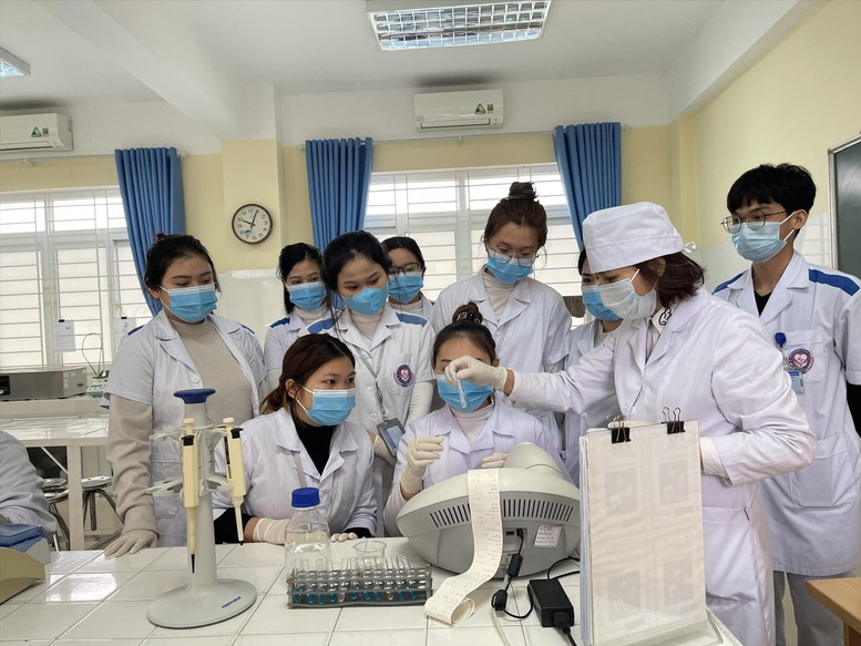 Sẽ có 2 kỳ kiểm tra năng lực hành nghề với 4 chức danh bác sĩ năm 2027