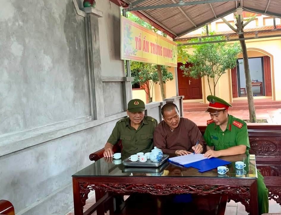 Công an xã Nguyệt Đức: Tuyên truyền, kiểm tra an toàn phòng cháy, chữa cháy (PCCC) tại các cơ sở tín ngưỡng, tôn giáo Công an xã Nguyệt Đức: Tuyên truyền, kiểm tra an toàn phòng cháy, chữa cháy (PCCC) tại các cơ sở tín ngưỡng, tôn giáo