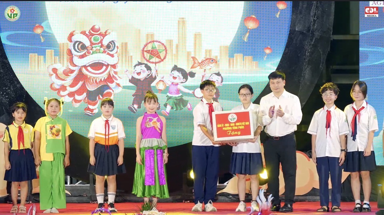 Rực rỡ Trung thu sum vầy – Ước mơ vươn xa tại phường Vĩnh Phúc Rực rỡ Trung thu sum vầy – Ước mơ vươn xa tại phường Vĩnh Phúc