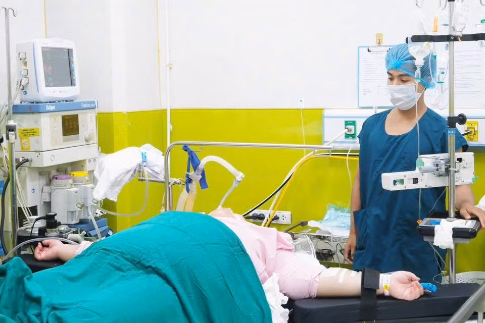 Cuộc vượt cạn đặc biệt của sản phụ nặng 130kg mắc tiền sản giật nguy hiểm