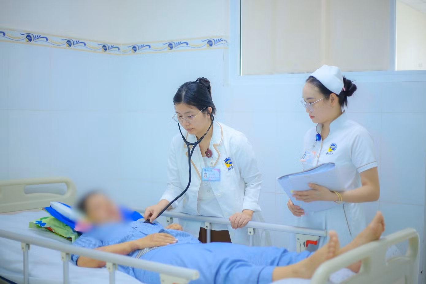 Bệnh viện Đa khoa Xuyên Á: Kịp thời cứu sống cô gái bị sét đánh ngã gục giữa đồng