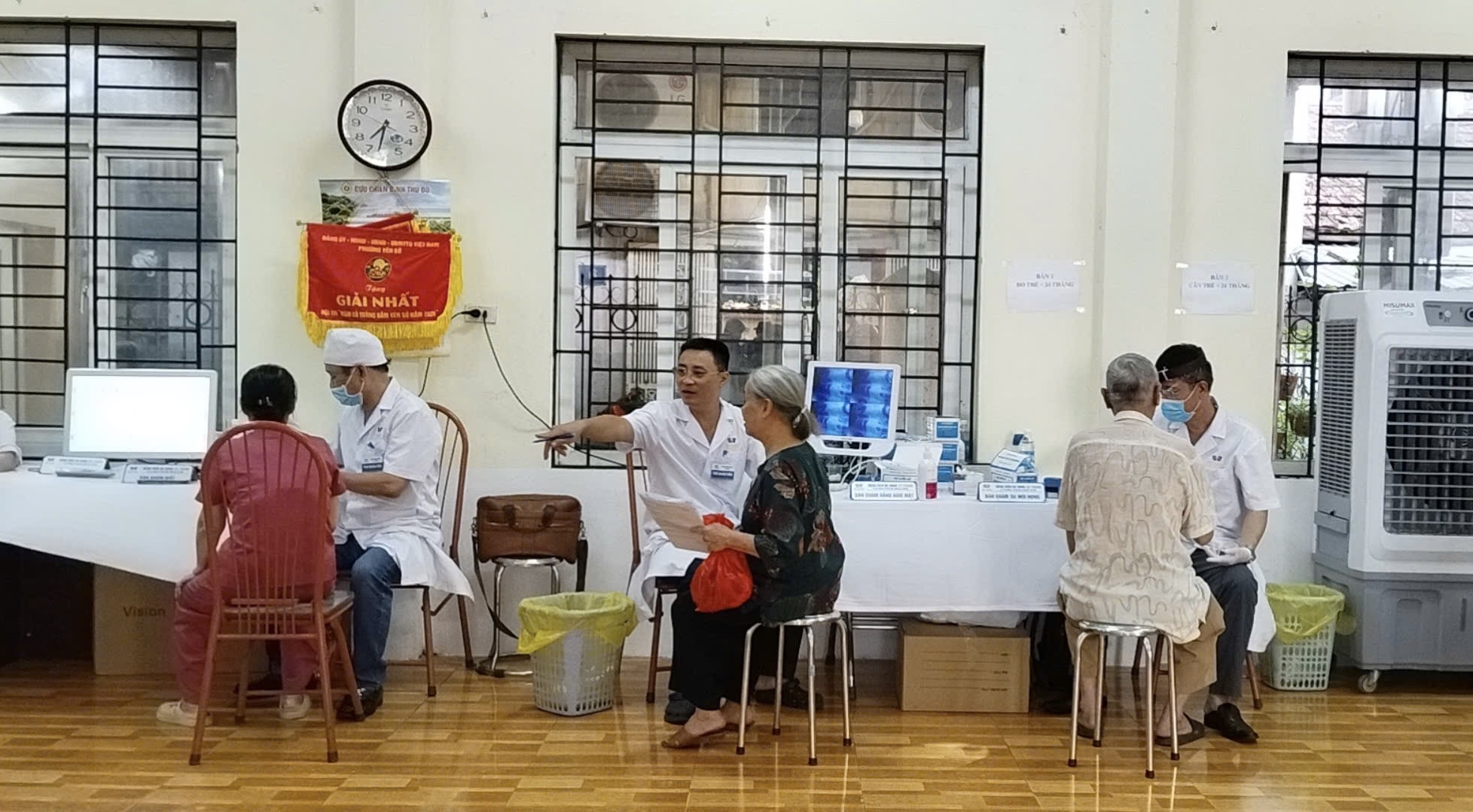 Khám sàng lọc miễn phí cho người dân: Phân định rõ khám ban đầu và chuyên sâu Khám sàng lọc miễn phí cho người dân: Phân định rõ khám ban đầu và chuyên sâu