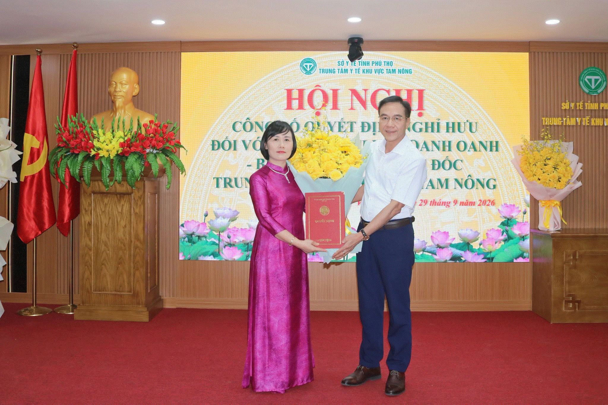 Phú Thọ: Công bố Quyết định nghỉ hưu đối với TTUT.BSCKII Ngô Oanh Oanh, Giám đốc Trung tâm Y tế khu vực Tam Nông