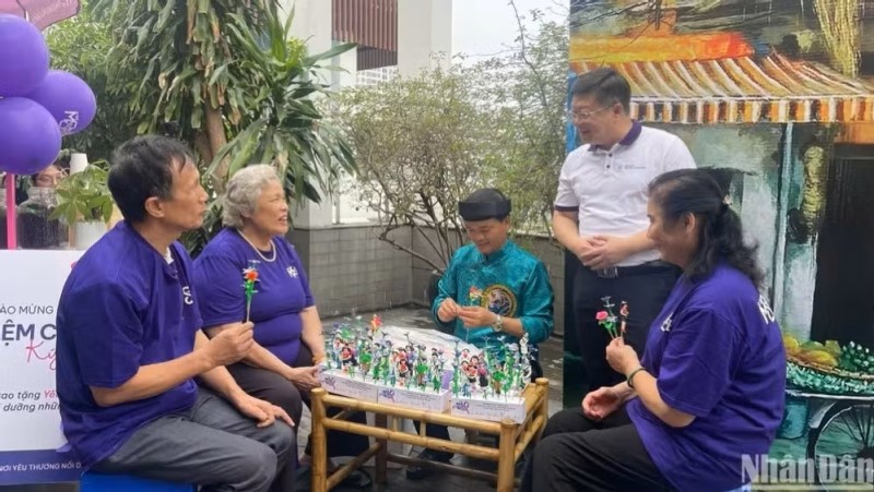 HƯỞNG ỨNG NGÀY SỨC KHỎE TÂM THẦN THẾ GIỚI (10/10): Lấy người bệnh và cộng đồng làm trung tâm HƯỞNG ỨNG NGÀY SỨC KHỎE TÂM THẦN THẾ GIỚI (10/10): Lấy người bệnh và cộng đồng làm trung tâm
