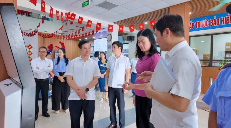 Phú Thọ: khảo sát phong trào “Bình dân học vụ số” tại Trung tâm Y tế khu vực Yên Lạc Phú Thọ: khảo sát phong trào “Bình dân học vụ số” tại Trung tâm Y tế khu vực Yên Lạc