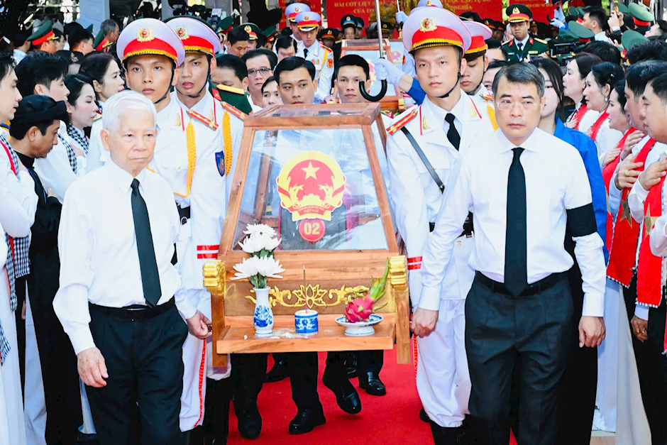 Người dân TPHCM tiễn đưa 731 liệt sĩ về nơi an nghỉ