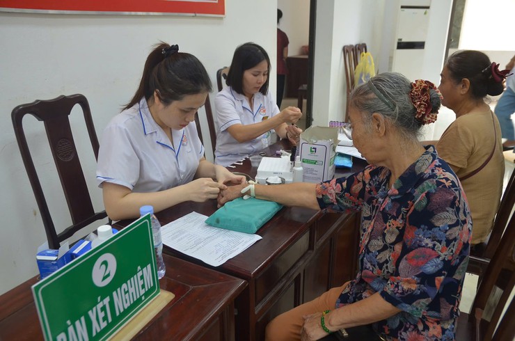 Nâng cao chất lượng y tế cơ sở để chăm sóc sức khoẻ người dân