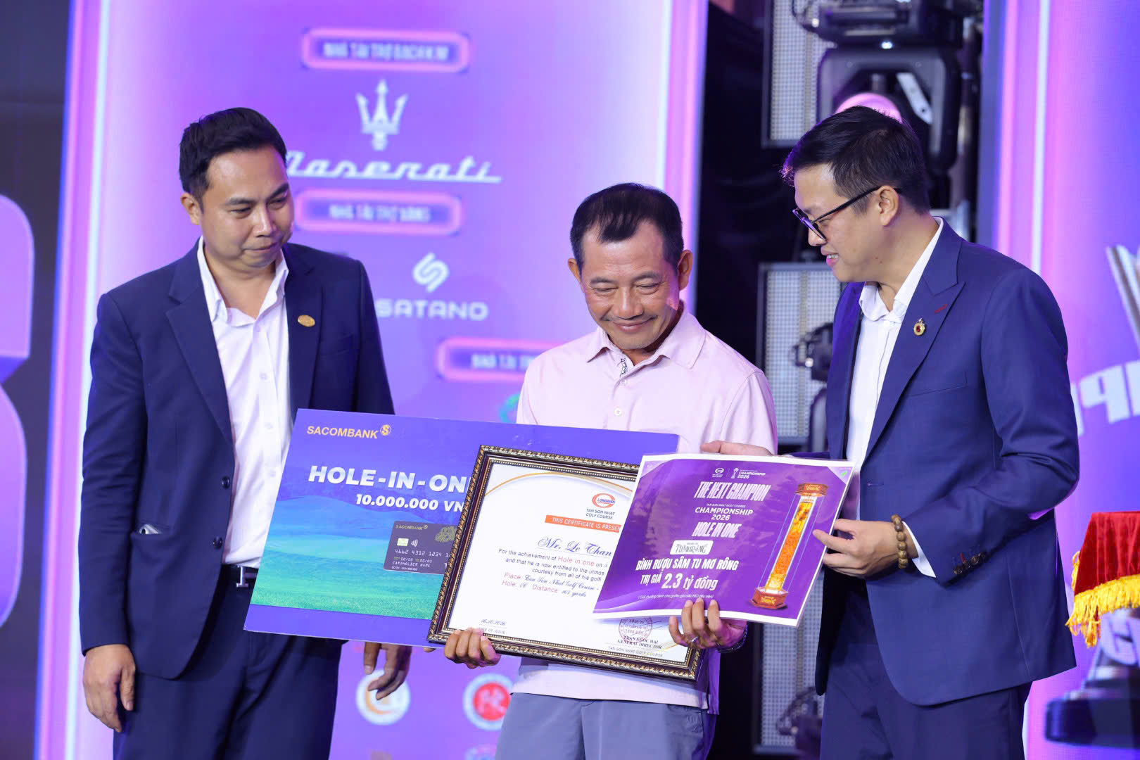Hai golfer ghi Hole-in-One trong ngày, nhận xe Maserati và bình rượu Sâm Ngọc Linh 2,3 tỷ đồng