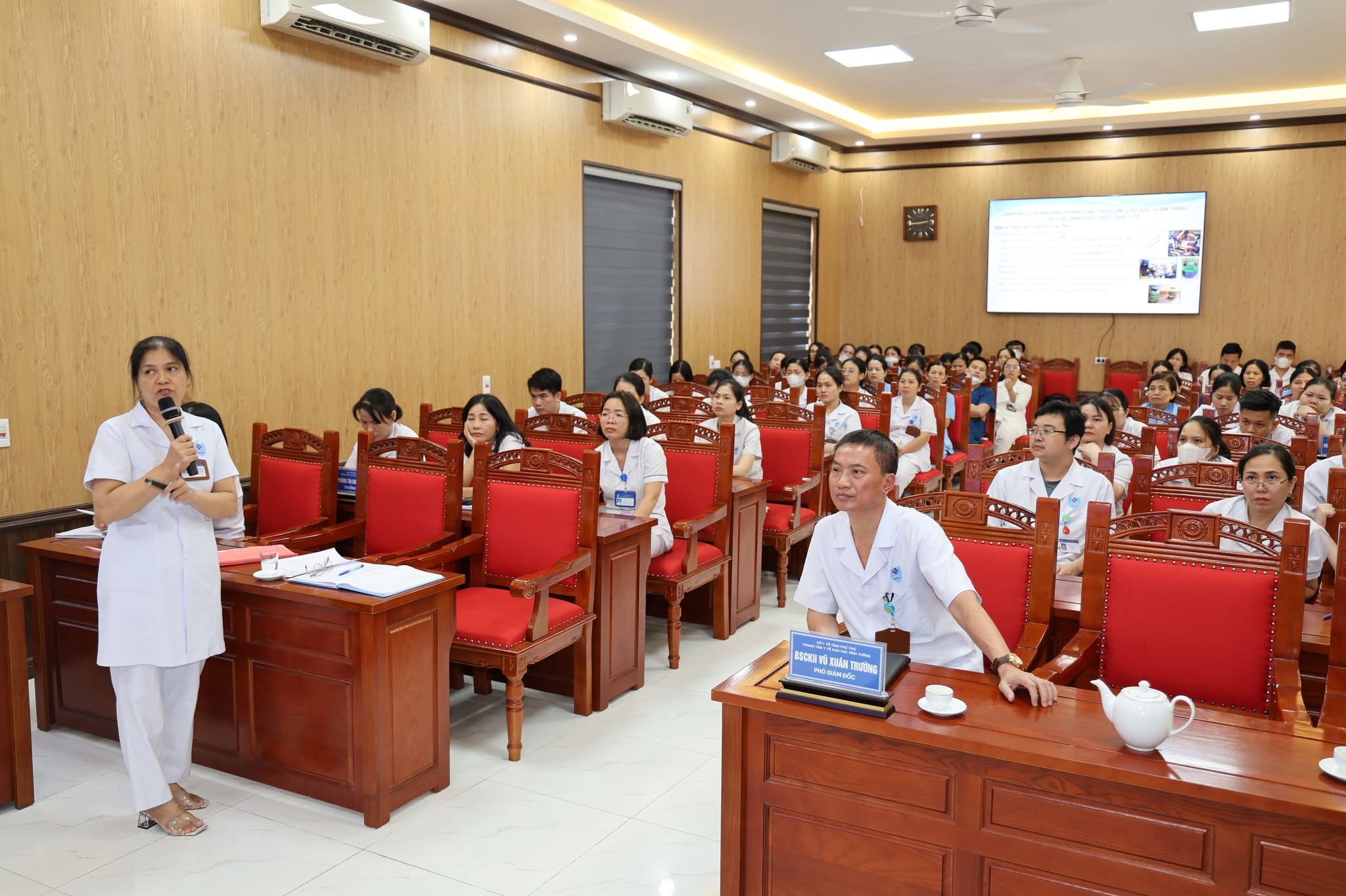 Trung tâm Y tế khu vực Vĩnh Tường tập huấn quản lý chất thải y tế