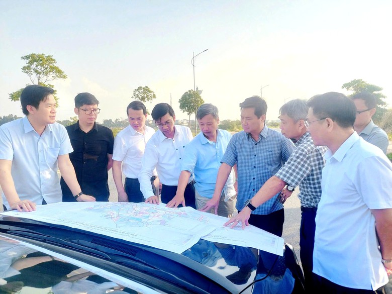 Thứ trưởng Bộ Xây dựng Nguyễn Tường Văn làm việc với tỉnh Phú Thọ về điều chỉnh quy hoạch đô thị Vĩnh Phúc