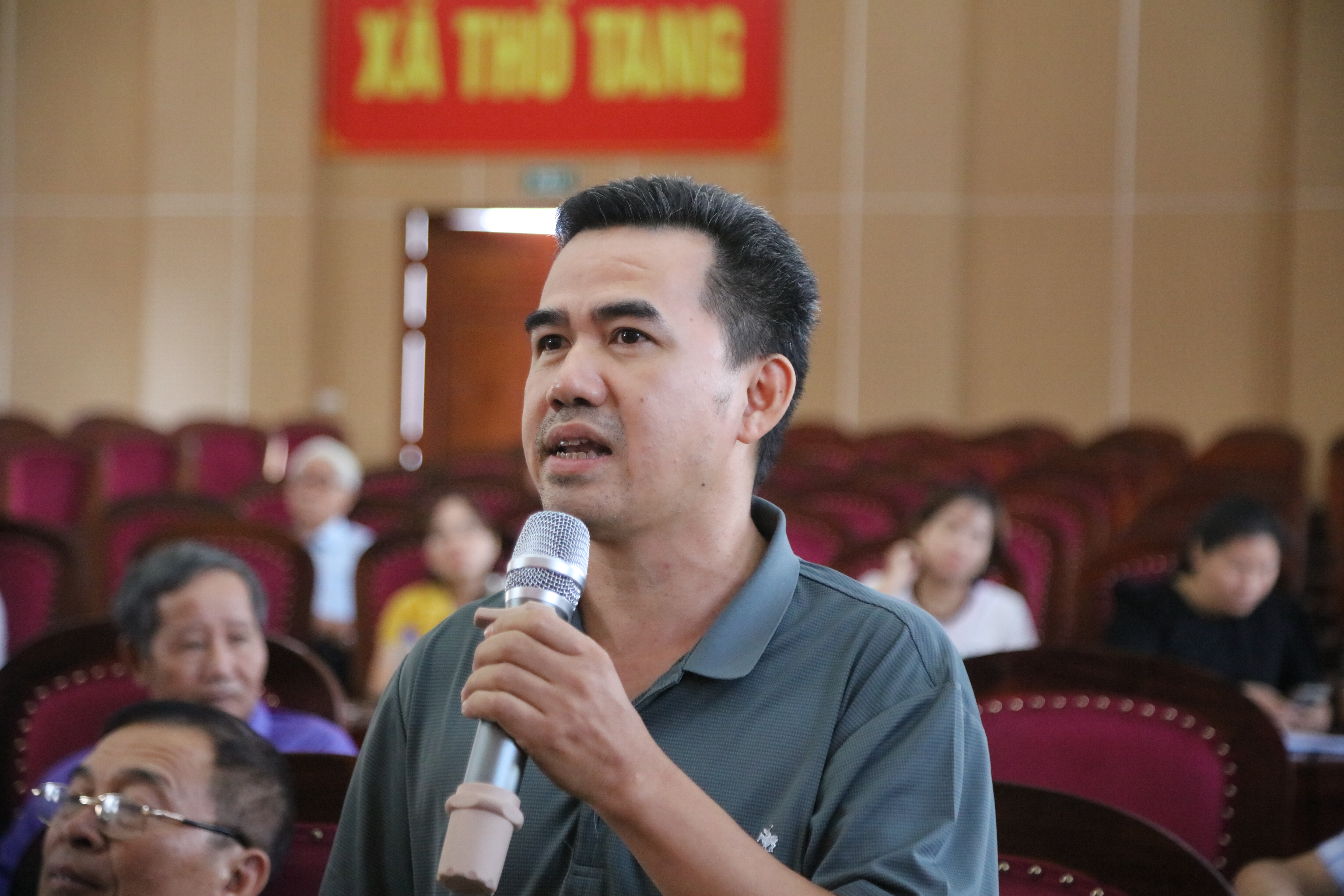 Lãnh đạo xã Thổ Tang trực tiếp lắng nghe tiếng nói của Đảng viên khu vực Thổ Tang, Vĩnh Sơn