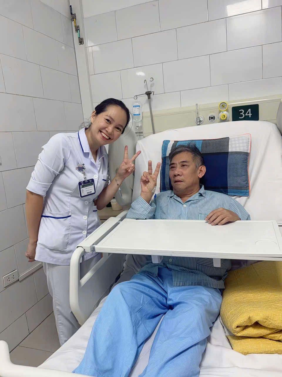 Điều dưỡng Bệnh viện Bạch Mai: Lặng thầm trong những ca trực, bền bỉ cùng người bệnh hồi sinh