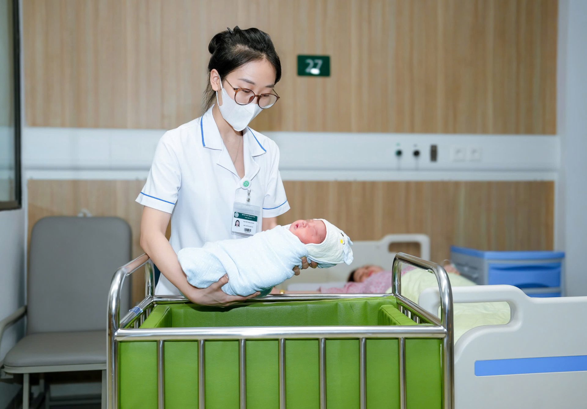 Bệnh viện Bạch Mai: Chăm sóc trẻ sơ sinh an toàn từ những thao tác nhỏ nhất