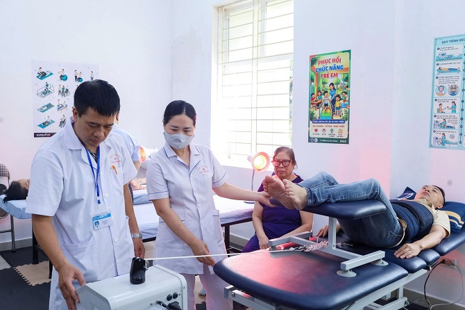 Mang dịch vụ y tế đến gần hơn với người khuyết tật, người yếu thế Mang dịch vụ y tế đến gần hơn với người khuyết tật, người yếu thế