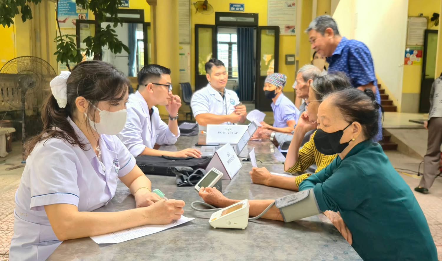 Trung tâm Y tế khu vực Bình Xuyên khám sức khỏe miễn phí cho người dân