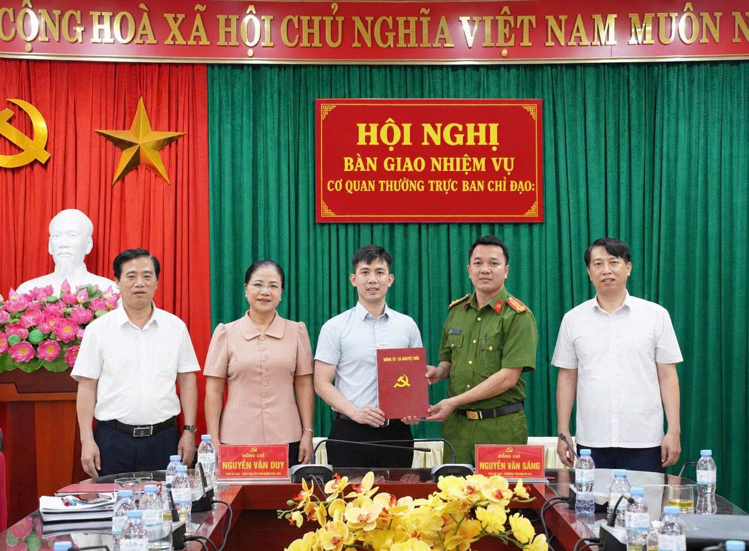 Xã Nguyệt Đức bàn giao nhiệm vụ Công an xã phát triển khoa học, công nghệ, đổi mới sáng tạo và chuyển đổi số Xã Nguyệt Đức bàn giao nhiệm vụ Công an xã phát triển khoa học, công nghệ, đổi mới sáng tạo và chuyển đổi số