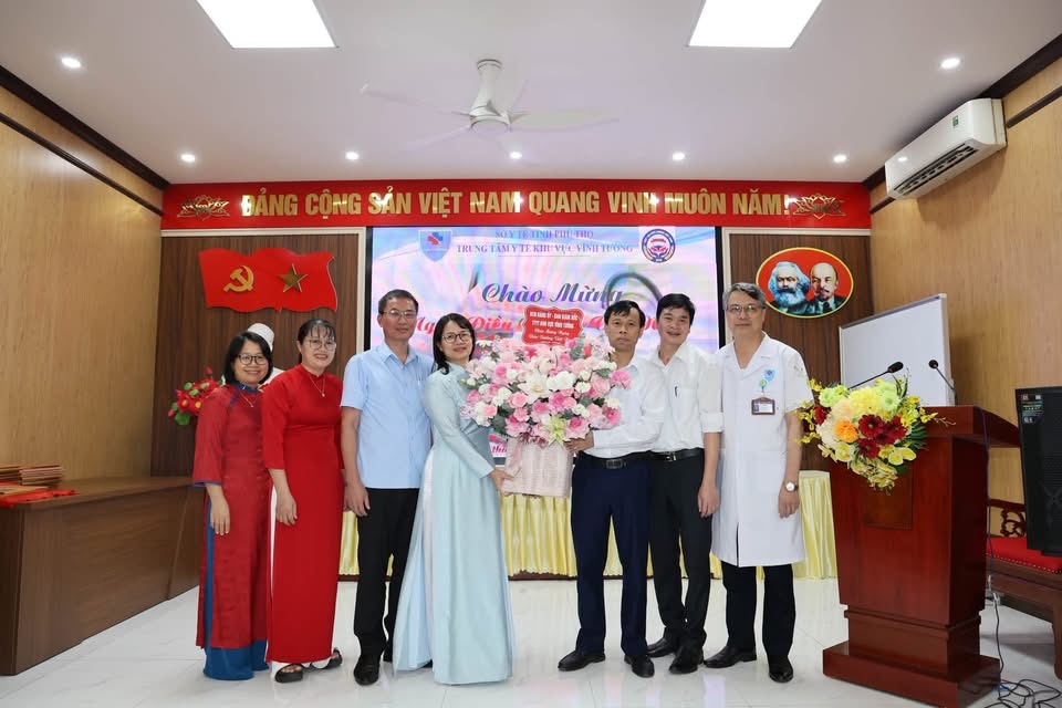 Trung tâm Y tế khu vực Vĩnh Tường gặp mặt kỷ niệm Ngày Điều dưỡng Việt Nam