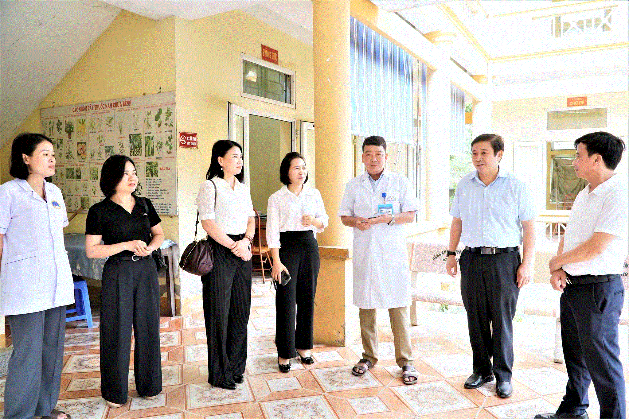 Đảng ủy xã Lập Thạch làm việc với Đoàn công tác Bệnh viện Sản - Nhi Vĩnh Phúc về công tác phối hợp khám sức khỏe miễn phí toàn dân