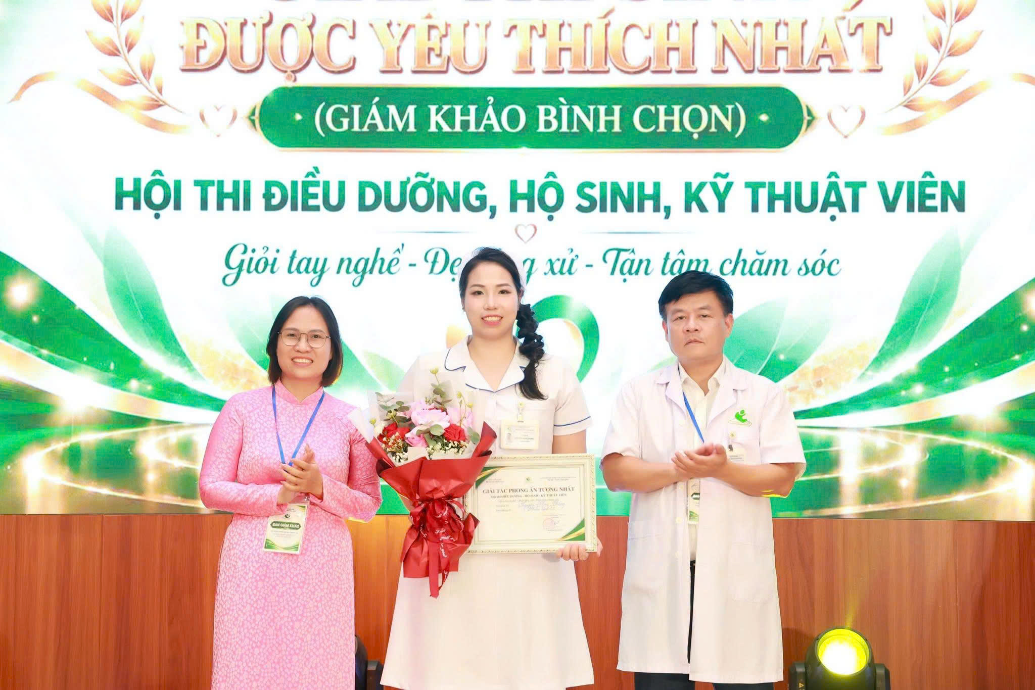 "Y đức từ trái tim thấu cảm” "Y đức từ trái tim thấu cảm”