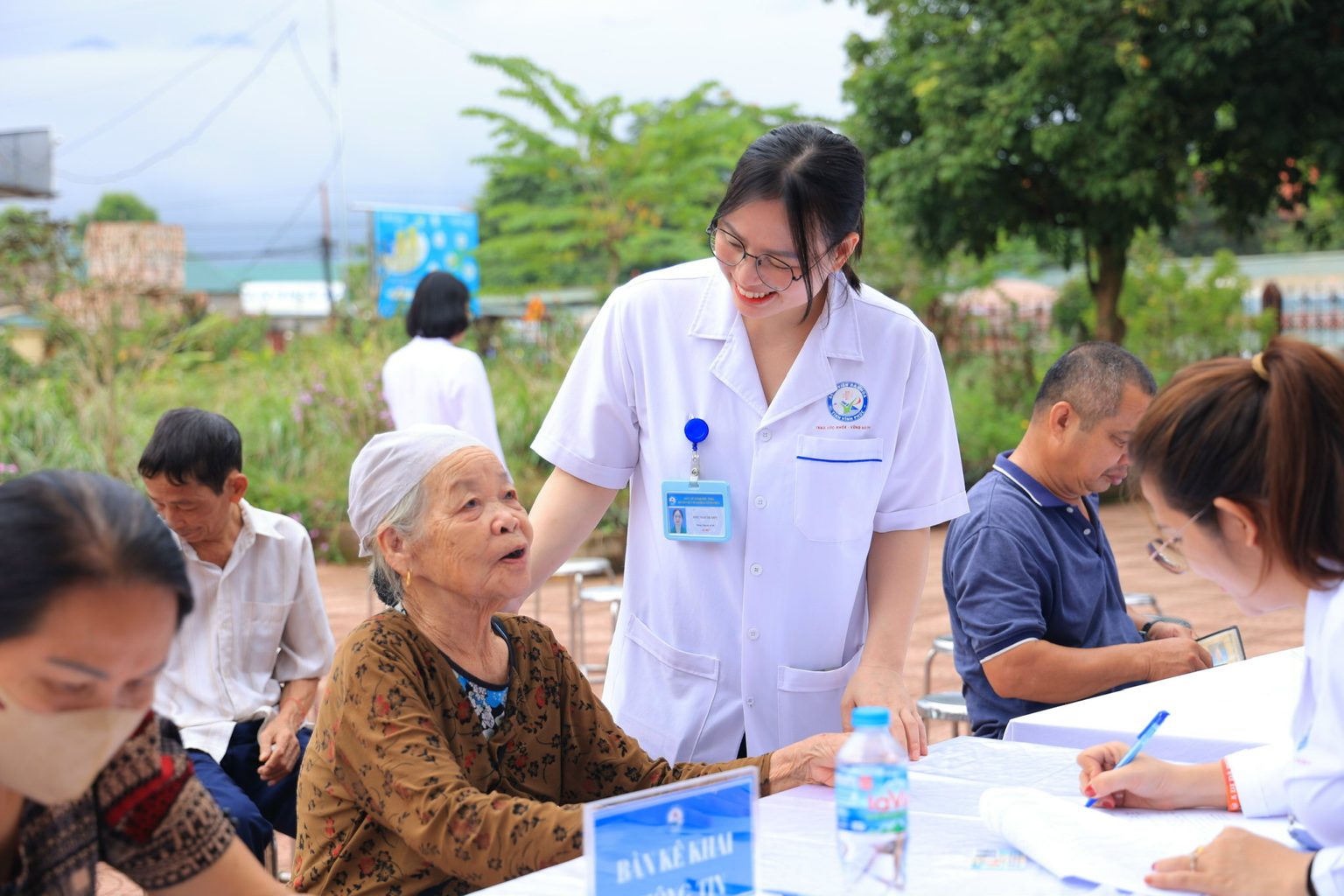 Bệnh viện Đa khoa Vĩnh Phúc triển khai chương trình khám sức khỏe cộng đồng tại xã Mường Bi